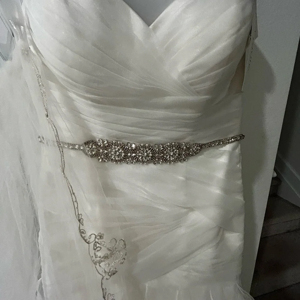 David’s Bridal NEW
Wedding dress -includes everything in picture (veil, crown) - Picture 2 of 15